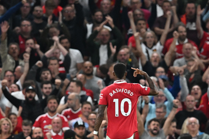 Liverpool yang tertinggal tampil lebih dominan. Namun, MU bisa mencuri gol lewat serangan cepat pada menit ke-53 melalui Marcus Rashford.

