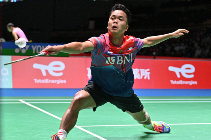 Anthony Sinisuka Ginting berhasil melaju ke babak 16 besar Kejuaraan Dunia 2022 setelah meraih kemenangan mudah atas Georges Julien dua gim langsung 21-10, 21-16 di Tokyo, Selasa, 23 Agustus 2022.