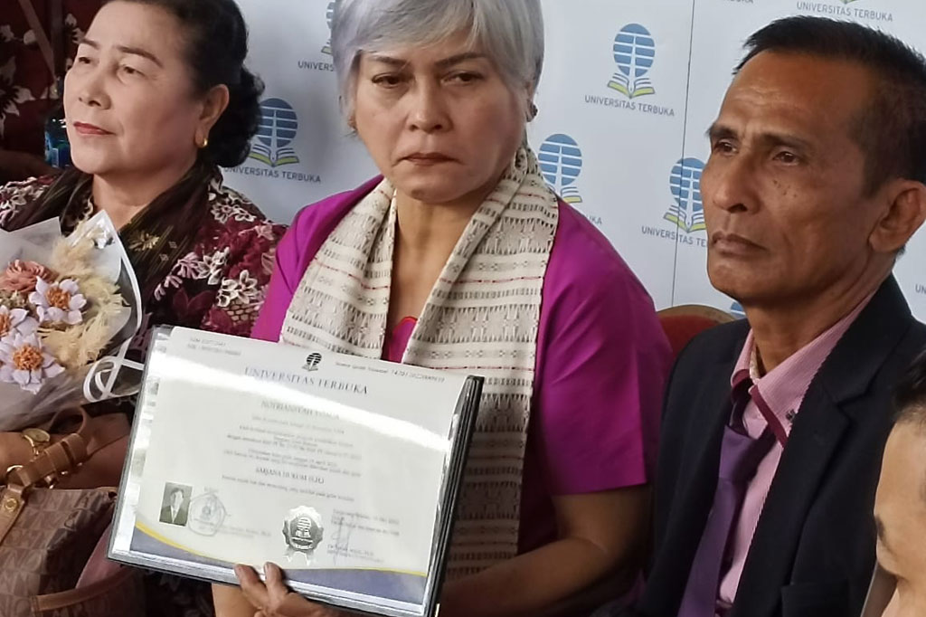 Sementara itu Irma Hutabarat mengungkapkan bahwa Brigadir J adalah sosok mahasiswa yang pandai. 