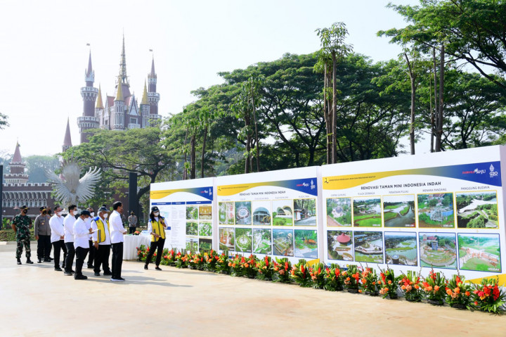 Presiden pun berharap renovasi TMII yang telah mencapai 98 persen tersebut dapat diselesaikan pada akhir tahun 2022 mendatang.