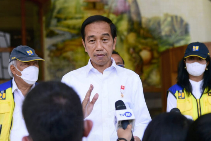 “Sudah saya perintahkan kepada Menkes yang pertama urusan vaksin segera,” ujar Presiden.