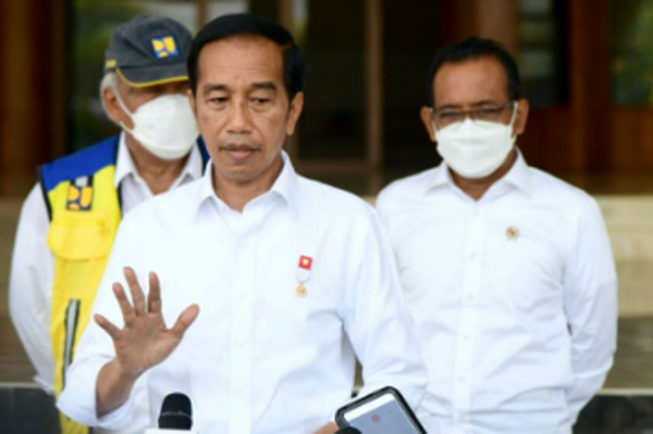 Presiden Joko Widodo memberikan sejumlah arahan guna mencegah terjadinya penyebaran kasus cacar monyet atau monkeypox di Tanah Air. Hal ini disampaikan Presiden dalam keterangannya usai meninjau progres renovasi Taman Mini Indonesia Indah, di Jakarta, pada Selasa, 23 Agustus 2022.