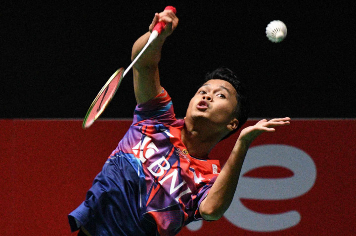 Pebulu tangkis Indonesia Anthony Sinisuka Ginting melaju ke babak 16 besar Kejuaraan Dunia 2022. Sebelumnya Ginting meraih kemenangan mudah atas Georges Julien dua gim langsung 21-10, 21-16 di Tokyo, Selasa, 23 Agustus 2022.