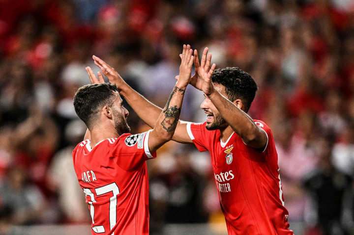 Rafa Silva menambah keunggulan untuk tim Portugal tersebut menjadi 2-0 pada menit ke-40.