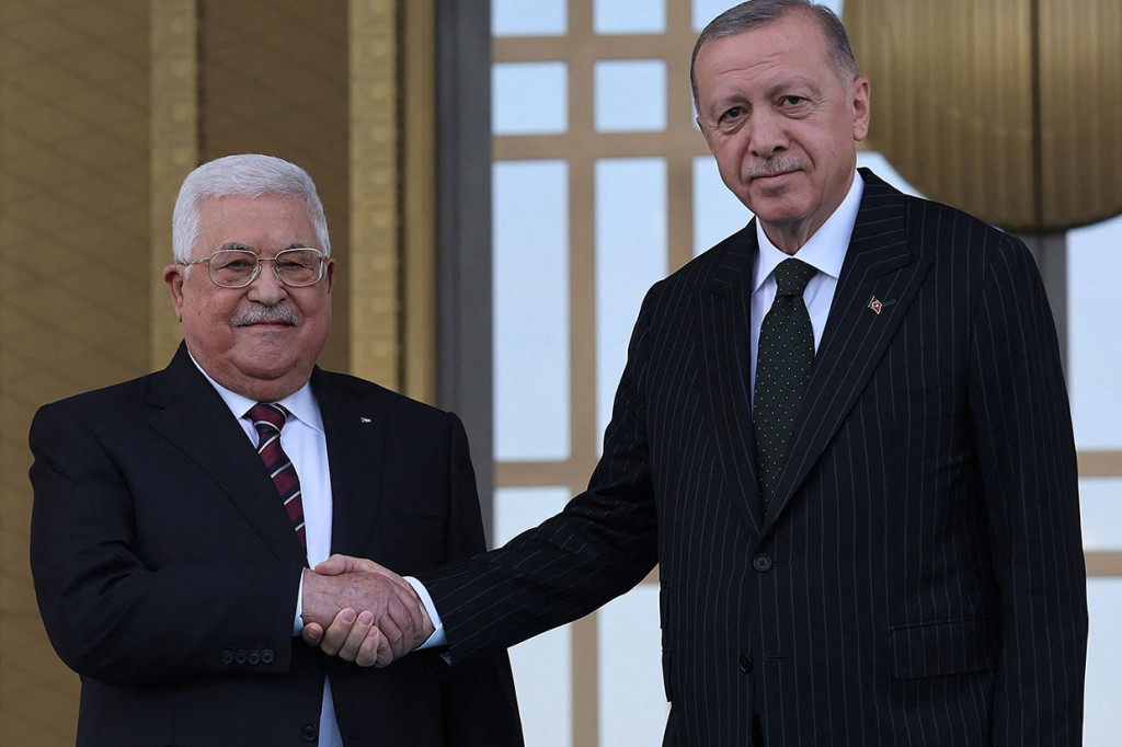 Turki mengatakan bahwa pemulihan hubungan diplomatik penuh dengan Israel tidak akan mengurangi dukungan Ankara untuk perjuangan rakyat Palestina. Hal itu dibuktikan dengan sambutan hangat kedatangan Presiden Palestina Mahmoud Abbas.