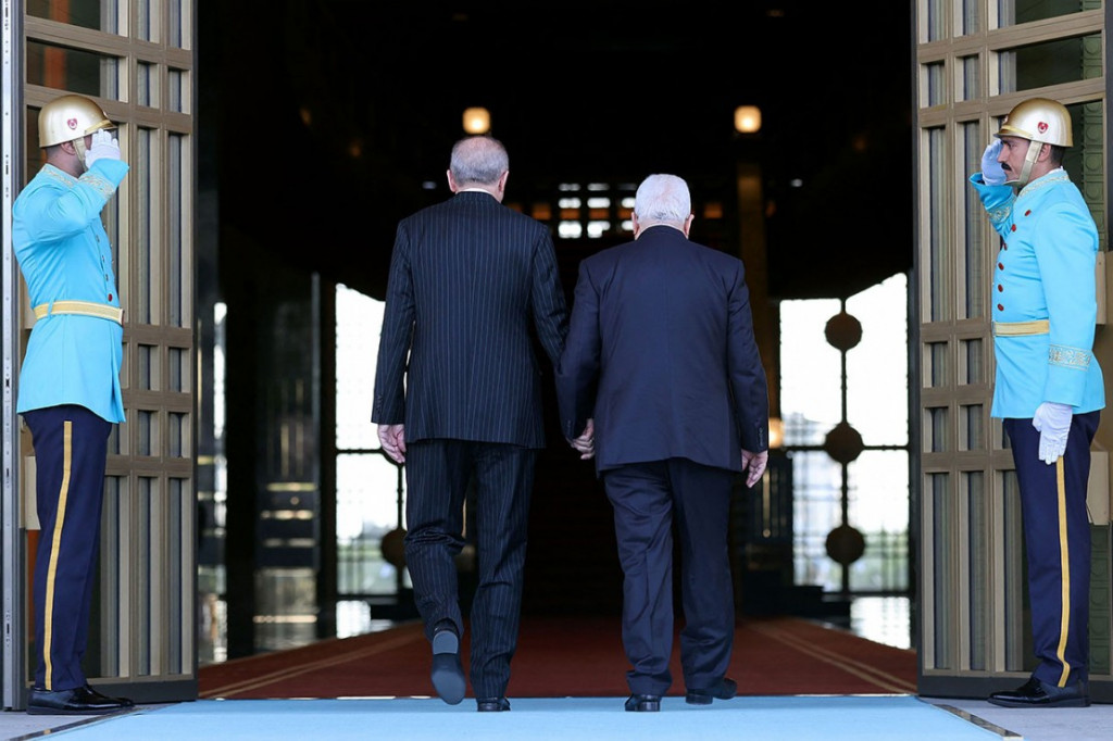 Turki mengatakan bahwa pemulihan hubungan diplomatik penuh dengan Israel tidak akan mengurangi dukungan Ankara untuk perjuangan rakyat Palestina. Hal itu dibuktikan dengan sambutan hangat kedatangan Presiden Palestina Mahmoud Abbas.