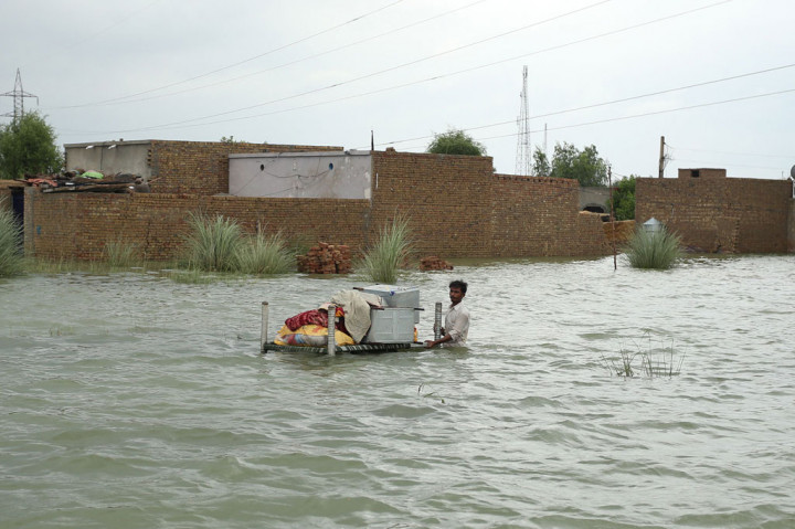 “Mengingat skala bencana, tidak diragukan lagi provinsi, atau bahkan Islamabad, tidak mampu mengatasi bencana iklim sebesar ini sendiri,” katanya kepada AFP.