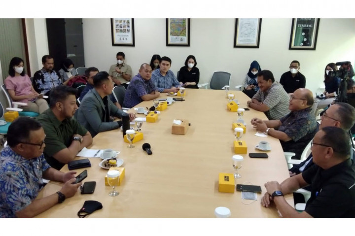 AHY beserta pengurus Partai Demokrat diterima oleh jajaran MGN, di antaranya President Director Metro TV Don Bosco Selamun, Pemimpin Redaksi (Pemred) Metro TV Arief Suditomo Direktur Pemberitaan Media Indonesia Gaudensius Suhardi, Direktur Utama Media Indonesia Firdaus Dayat, dan Pemred Medcom.id Indra Maulana.