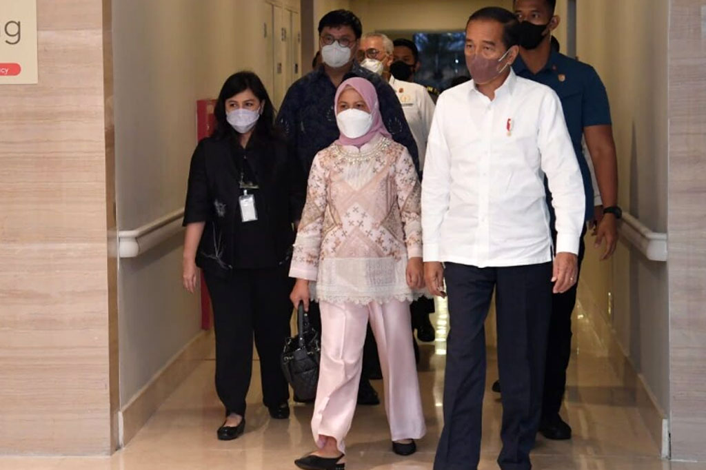 Presiden Joko Widodo beserta Ibu Negara Iriana Joko Widodo menyambut kelahiran cucu kelima yang lahir di RS Pondok Indah, Jakarta, Kamis, 25 Agustus 2022.