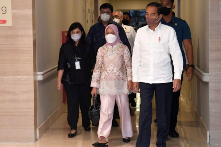Presiden Joko Widodo beserta Ibu Negara Iriana Joko Widodo menyambut kelahiran cucu kelima yang lahir di RS Pondok Indah, Jakarta, Kamis, 25 Agustus 2022.