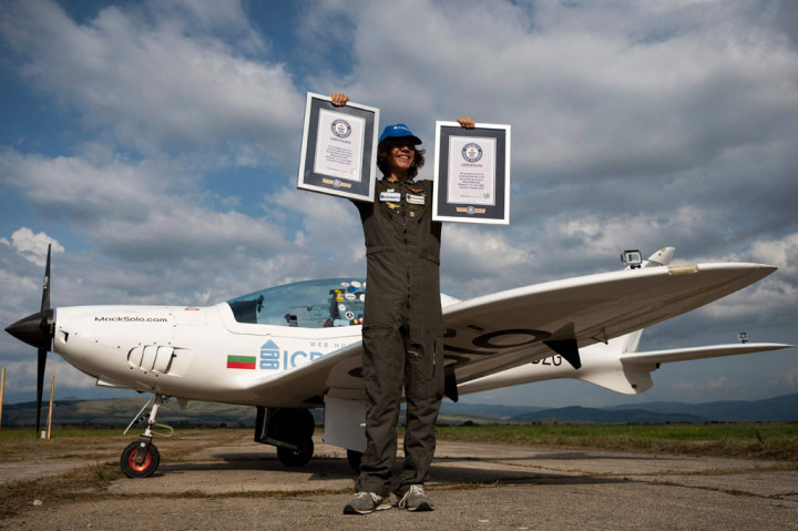 Mack Rutherford, seorang Inggris-Belgia berusia 17 tahun, mendarat di Bulgaria pada hari Rabu, 24 Agustus 2022. Rutherford  menjadi orang termuda di dunia yang terbang solo keliling dunia dengan pesawat kecil.