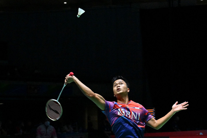 Pemain tunggal putra Indonesia, Anthony Sinisuka Ginting, berhasil menang atas wakil Tiongkok, Shi Yu Qi pada babak 16 besar BWF World Championship 2022 atau Kejuaraan Dunia BWF 2022.