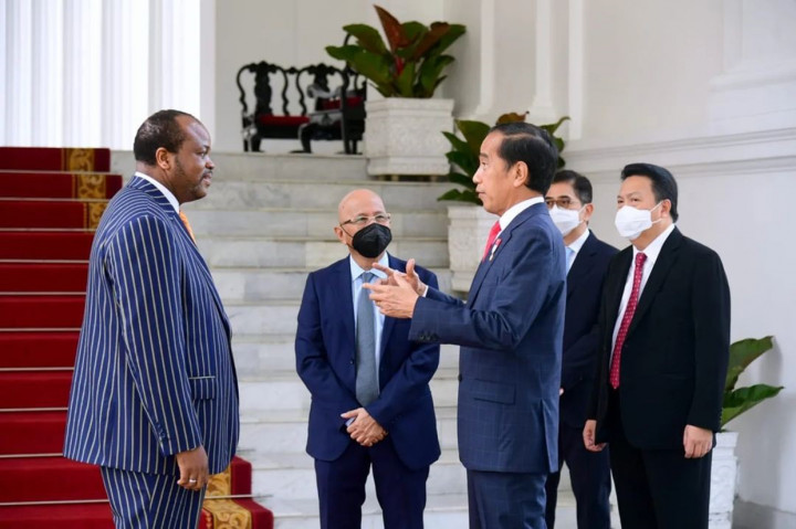 Dalam pertemuan ini, Jokowi didampingi Menteri BUMN Erick Thohir beserta Sekretaris Kabinet Pramono Anung. Hadir pula pada kesempatan tersebut Ketua Umum Kadin Indonesia Arsjad Rasjid bersama dengan dua pengurus Kadin lainnya yaitu Garibaldi Thohir dan Hilmi Panigoro.