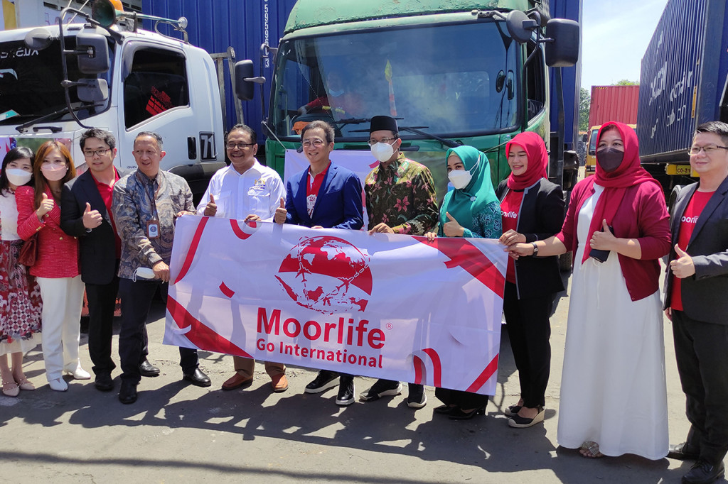 Produk ekspor diberangkatkan dari pabrik PT Creative Mega Network Internasional Indonesia (CMNII) di kawasan Buduran Kabupaten Sidoarjo, Kamis, 25 Agustus 2022. Moorlife diketahui sebagai salah satu bisnis unit TanCorp di bawah naungan PT CMNII.