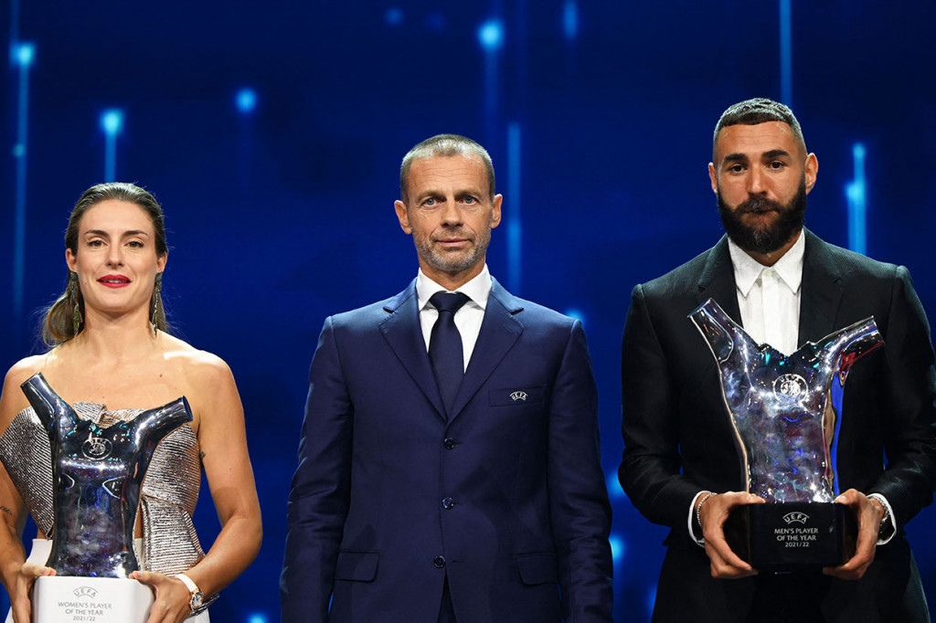 Striker Prancis Benzema menjadi kapten Real Madrid saat meraih trofi Liga Champions dengan mengalahkan Liverpool dan mencetak 15 gol di kompetisi tersebut, sementara Putellas adalah pencetak gol terbanyak di Liga Champions Wanita, membantu Barcelona mencapai final, namun kalah dari Lyon.