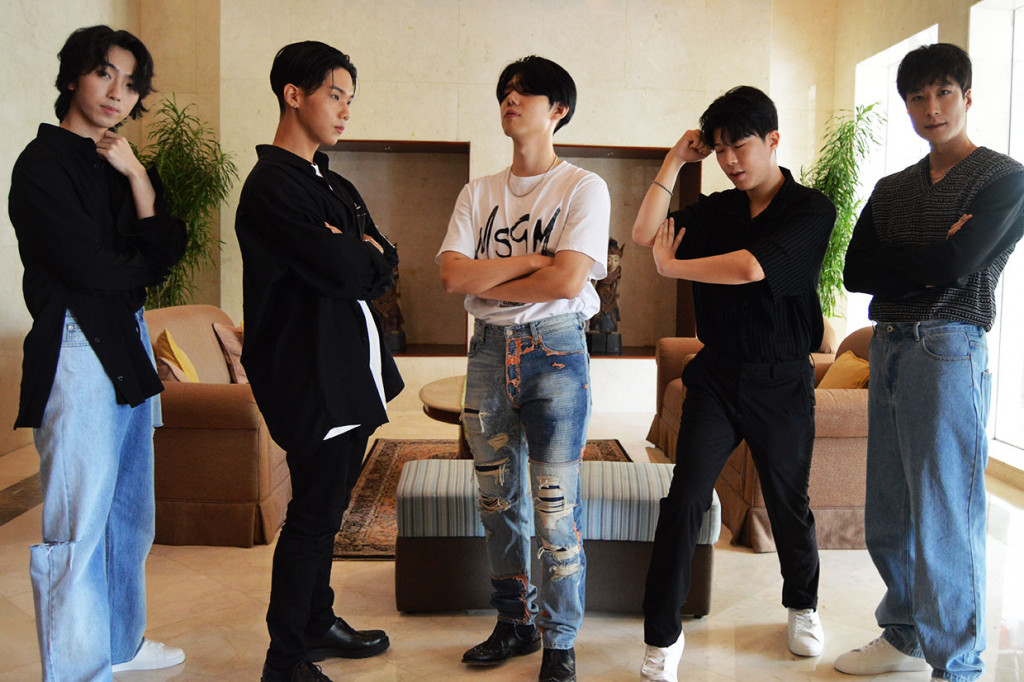 Gaho dan KAVE akan membawakan beberapa lagu di antaranya, Start Over, Beautiful Night, Right Now, dan juga akan menyanyikan lagu dadakan yang baru mereka buat.