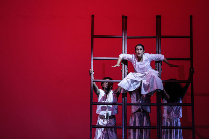 Pementasan ini menjadi pengingat bagi masyarakat Indonesia bahwa bencana alam akan selalu menjadi bagian dari kehidupan masyarakat karena lokasi geografis yang terletak di lintasan ring of fire. 