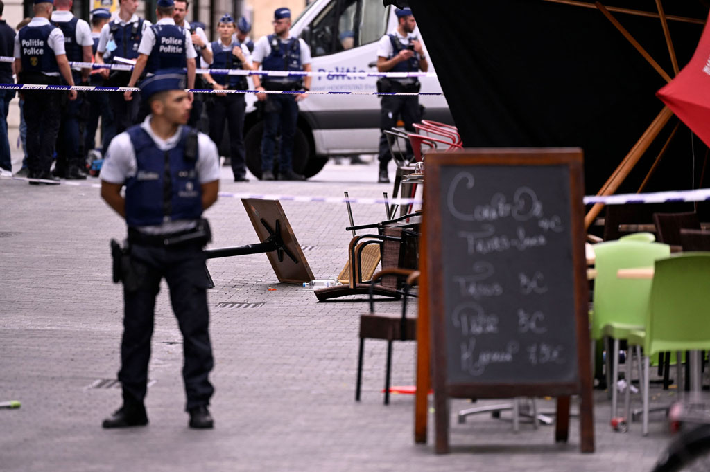 Seorang tersangka kemudian ditangkap di kota pelabuhan utara Antwerp dan dia akan diinterogasi. Tetapi jaksa mengatakan bahwa belum jelas apakah insiden itu merupakan serangan atau kecelakaan.