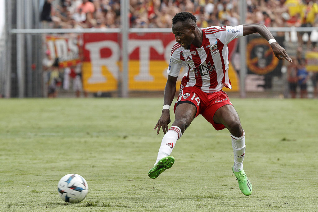 Cyrille Bayala mencetak gol hiburan pada menit ke-83 bagi tim tuan rumah. Skor menjadi 1-3.