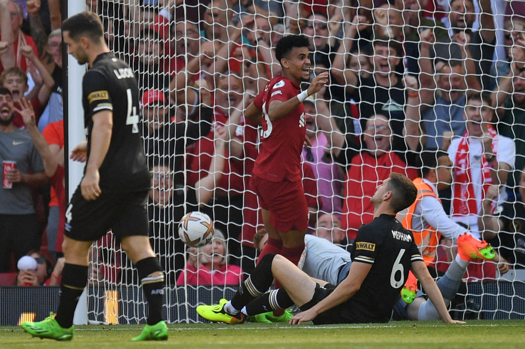 Empat gol ditambah di babak kedua lewat bunuh diri Chris Mepham, gol kedua Firmino, Fabio Carvalho, dan gol kedua Diaz. 