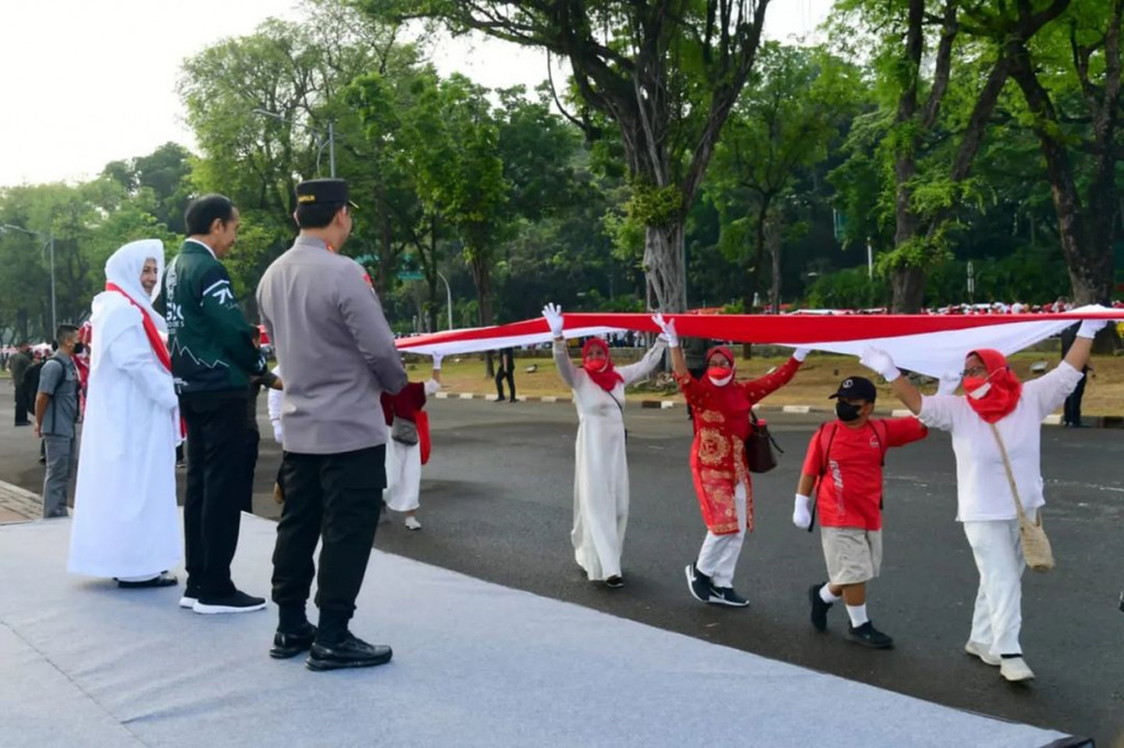 Kegiatan ini diikuti oleh berbagai elemen masyarakat, mulai dari pemerintah, tokoh agama, tokoh bangsa, Polri, pemuda, hingga mahasiswa.