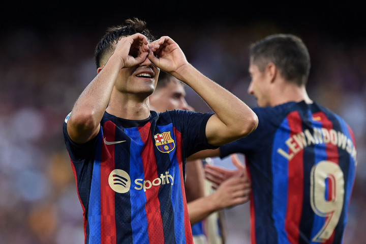 Sepakan Pedri di menit ke-43 menambah keunggulan tuan rumah.