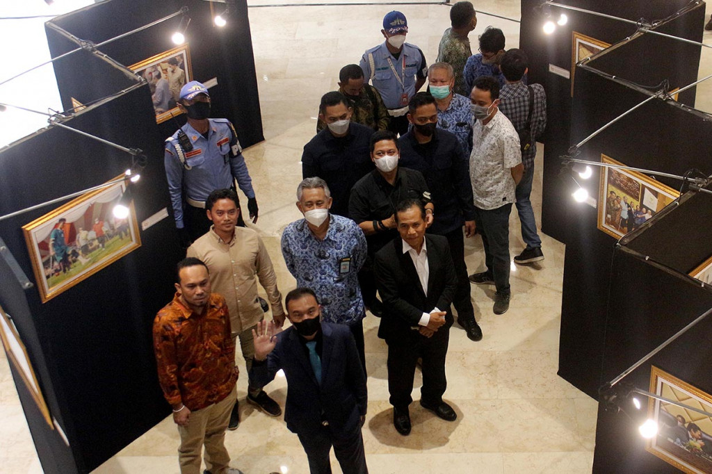 DPR RI melalui Koordinatoriat Wartawan Parlemen (KWP) menggelar pameran foto jurnalistik yang merekam kegiatan-kegiatan para pimpinan dan anggota DPR RI selama bertugas.