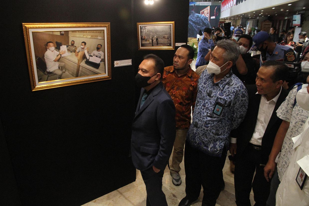 Pameran Foto Jurnalistik Warna-warni Parlemen XII 2022 ini mengambil tema