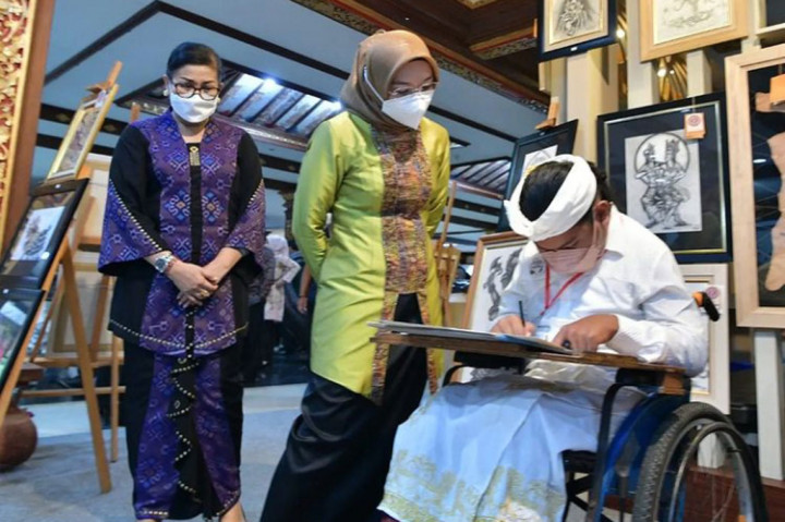 Wapres sangat mengapresiasi penyelenggaaan Pameran IKM Bali Bangkit, karena selain tidak dikenakan biaya sewa, para pengrajin pun diberikan pelayanan kurasi dan promosi serta pelatihan untuk meningkatkan kreativitas dan kualitas produknya.