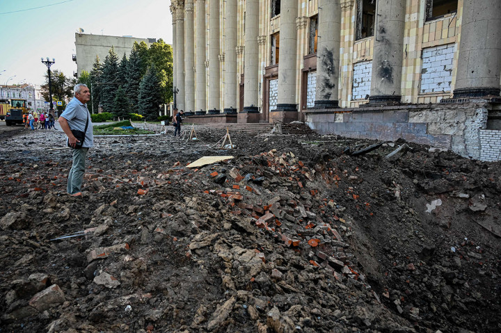 Kharkiv terletak di Ukraina bagian timur laut dan hanya berjarak 50 kilometer dari perbatasan Rusia.