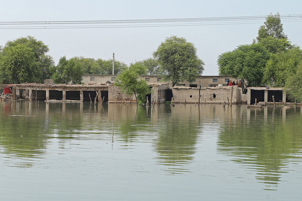Badan Penanggulangan Bencana Nasional (NDMA) menyebutkan lebih dari 2 juta hektare tanaman yang siap panen musnah, 3.451 km jalanan rusak, dan 149 jembatan hancur.