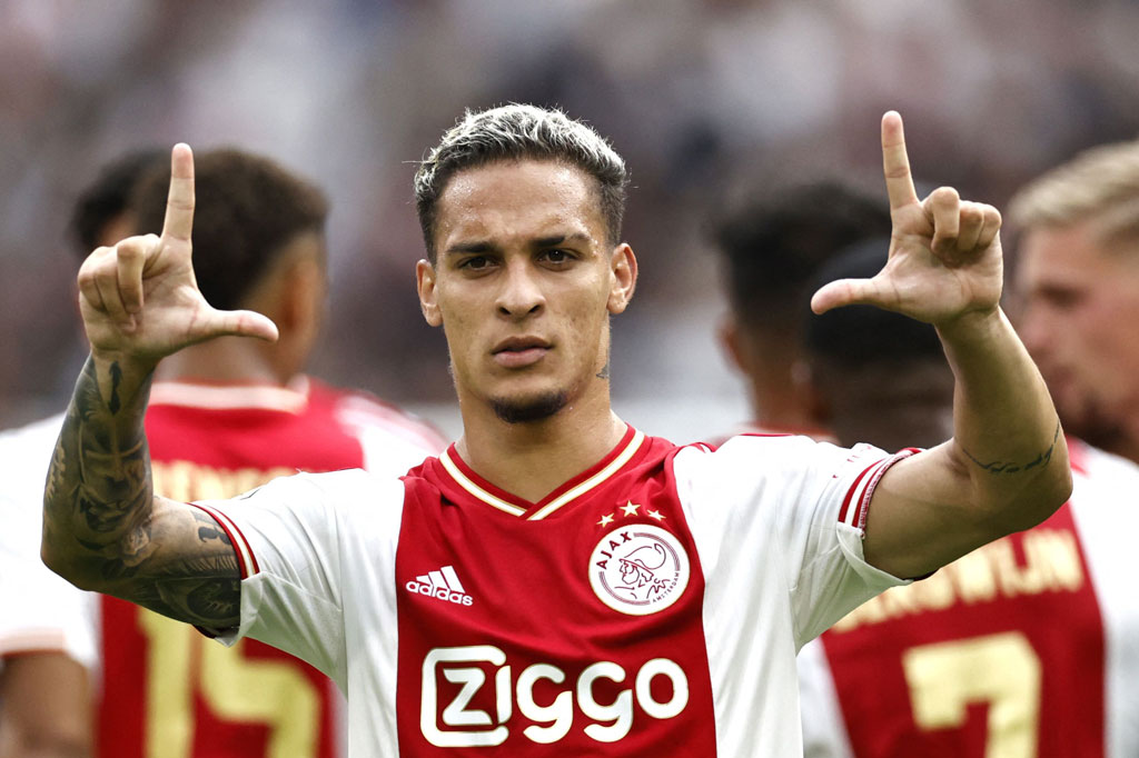 Antony telah mencetak 31 gol dalam 134 penampilan klub untuk Ajax dan Sao Paulo, dan dua gol dalam sembilan penampilan senior untuk Brasil.