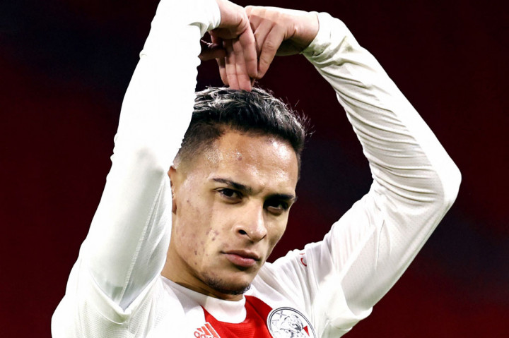 Ajax telah menyepakati biaya transfer sebesar 95 juta euro. Termasuk add-on, biayanya bisa naik hingga 100 juta euro.