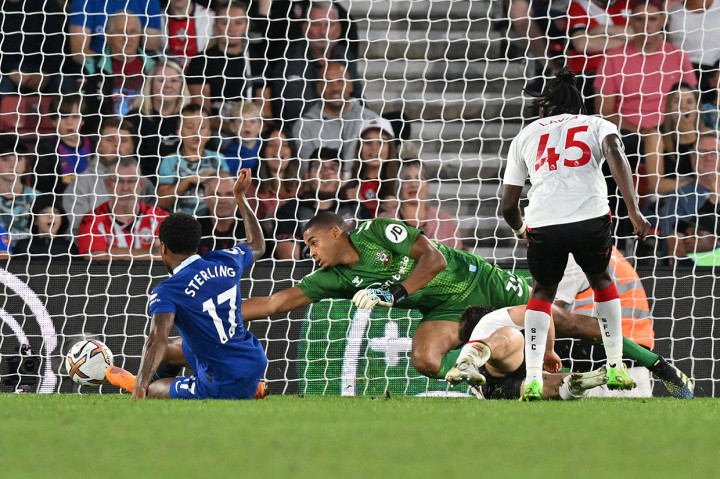 Setelah memperoleh beberapa peluang, Chelsea akhirnya berhasil menjebol gawang tuan rumah Southampton lewat Raheem Sterling pada menit ke-23.