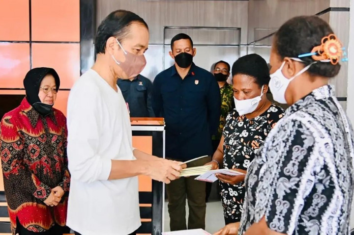 Jokowi berharap, pembagian BLT BBM tersebut dapat meningkatkan daya beli masyarakat khususnya masyarakat Jayapura.