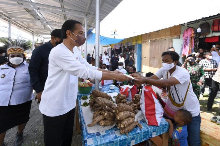 Pasar Doyo Baru (Dobar) tersebut adalah pasar yang berpindah dari Jalan Doyo Baru. Pedagang di alihkan ke Pasar Baru pada awal Agustus 2022 lalu.