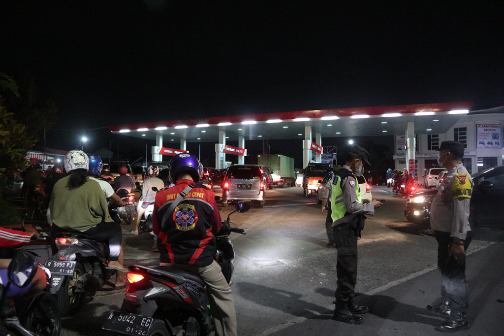 Antrean tersebut dipicu informasi akan adanya kenaikan harga BBM Pertalite dan pemberlakuan subsidi terbatas.