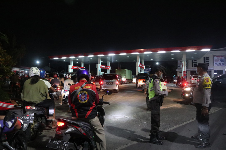 Antrean tersebut dipicu informasi akan adanya kenaikan harga BBM Pertalite dan pemberlakuan subsidi terbatas.