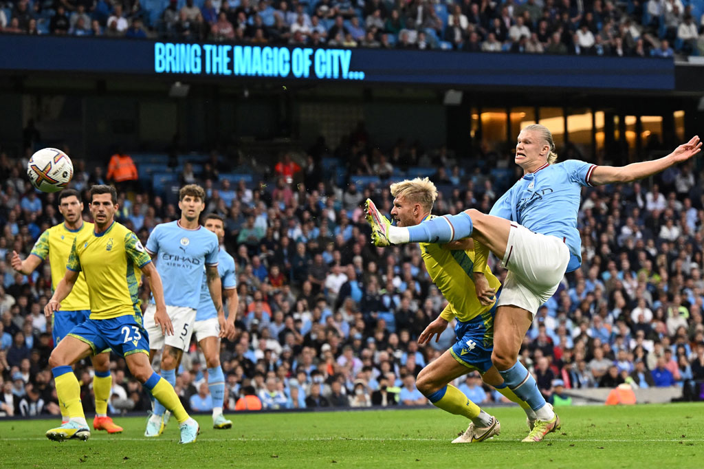 Manchester City membuka keunggulan pada menit ke-13 lewat sontekan kaki kiri Erling Haaland usai menerima umpan dari Phil Foden.