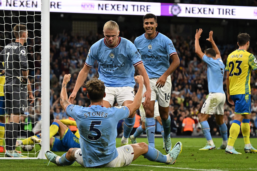 City mencetak gok ketiga pada menit ke-30 saat John Stones menyontek bola dari tendangan bebas. Namun gol tersebut dianulir wasit karena Stones offside.