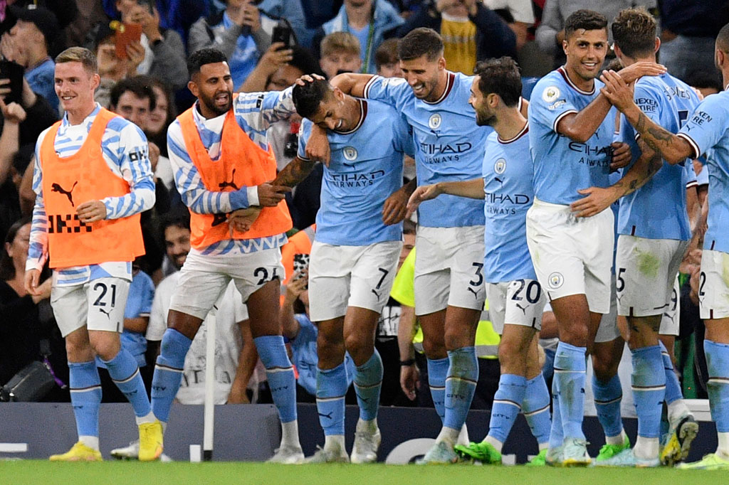 Pada menit ke-50 giliran Joao Cancelo mencetak gol keempat City lewat tembakan keras dari luar kotak penalti yang bersarang di pojok gawang Dean Henderson.