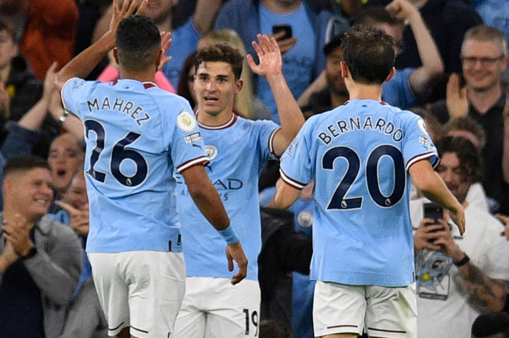 Julian Alvarez menambah keunggulan City menjadi 5-0 pada menit k-65, menyelesaikan umpan terobosan Riyad Mahrez.