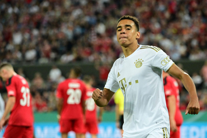 Remaja Jamal Musiala mencetak gol keempat timnya pada menit ke-67 hanya empat menit setelah menggantikan Mane dari bangku cadangan, mengontrol umpan dari Thomas Mueller dari titik penalti.