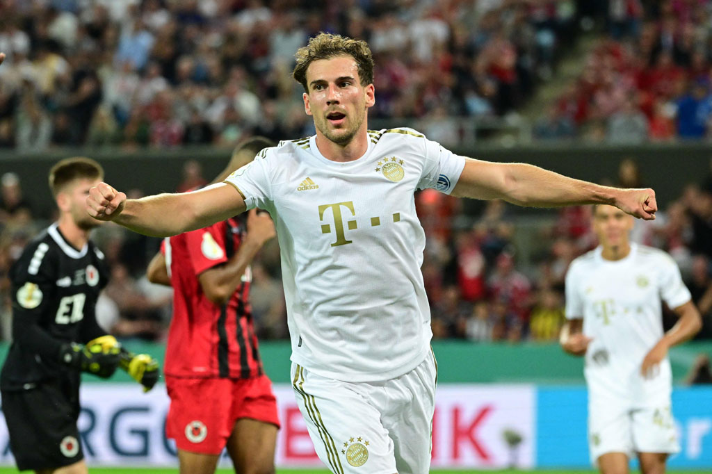 Bayern menambahkan gol kelima melalui gelandang Jerman Leon Goretzka, yang memainkan pertandingan pertamanya musim ini setelah kembali dari cedera lutut.