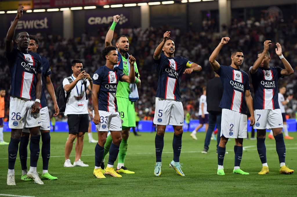 Dengan kemenangan tersebut, sang juara bertahan tetap berada di atas Lens dan Marseille setelah unggul selisih gol. Ketiganya sama-sama mengemas 13 poin. 