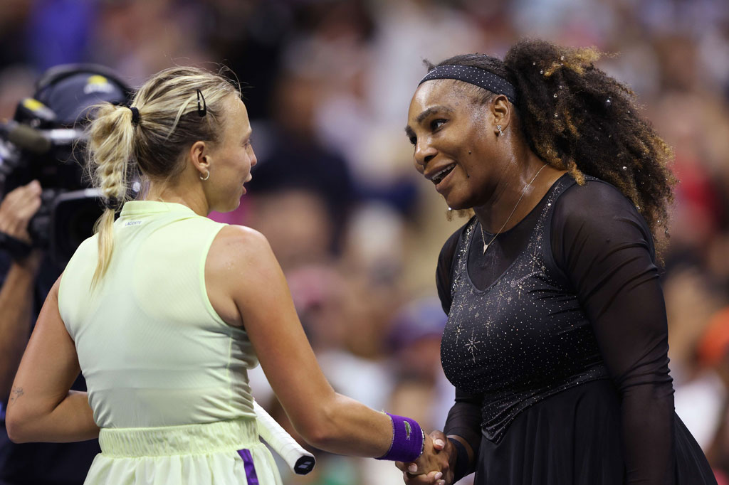 Pemenang 23 kali Grand Slam berusia 40 tahun itu menang 7-6(7/4), 2-6, 6-2 di depan penonton Arthur Ashe Stadium Court untuk mencapai babak ketiga turnamen major yang telah dia menangi enam kali tersebut.