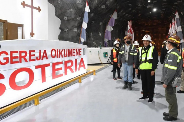 Dalam perjalanan menuju pertambangan bawah tanah, Kamis 1 September 2022, Presiden Joko Widodo didampingi Ibu Negara Iriana Joko Widodo singgah di Deep Mill Level Zone (DMLZ) underground, Kabupaten Mimika. Di tempat itulah terdapat Masjid Al Baabul Munawwar dan Gereja Oikumene Soteria.
