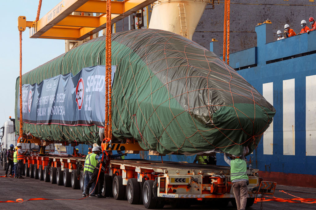 PT KCIC menyebutkan dua trainset atau rangkaian kereta api cepat telah tiba di Tanjung Priok, terdiri atas satu rangkaian kereta inspeksi dan satu rangkaian kereta api cepat KCIC400AF untuk penumpang. Rangkaian selanjutnya akan dibawa ke KCIC Tegalluar, Bandung, Jawa Barat. 