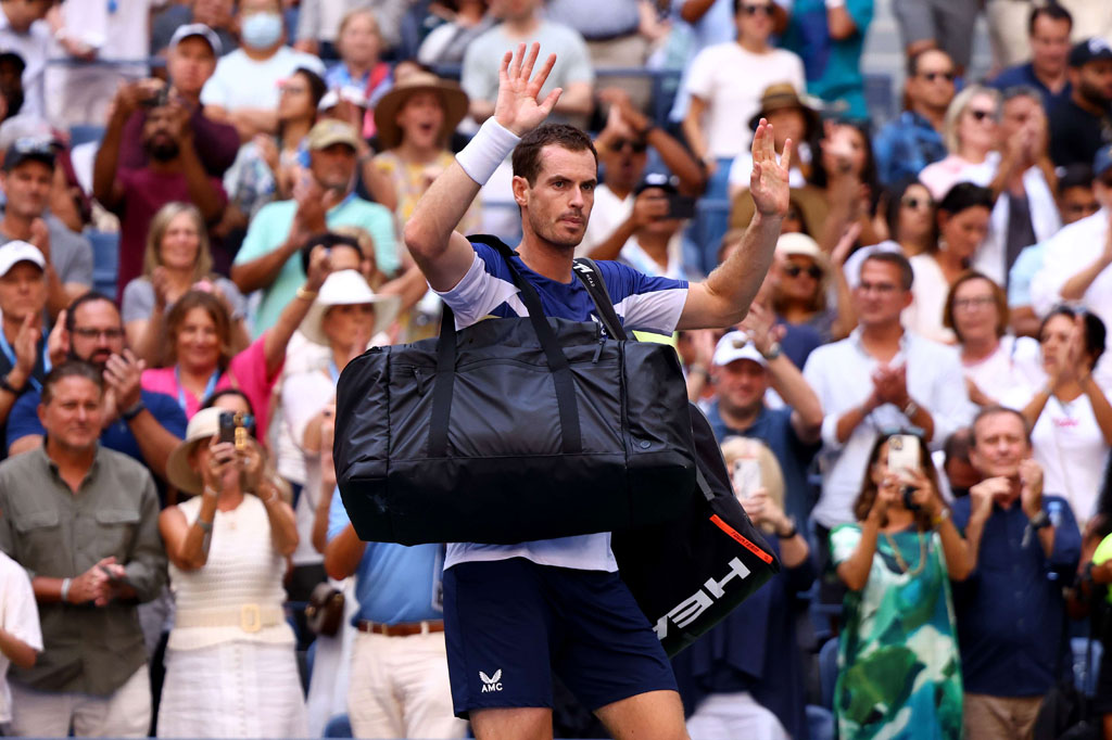 Sementara kekalahan itu membuat Murray tanpa tempat putaran keempat di Slam sejak Wimbledon pada 2017.