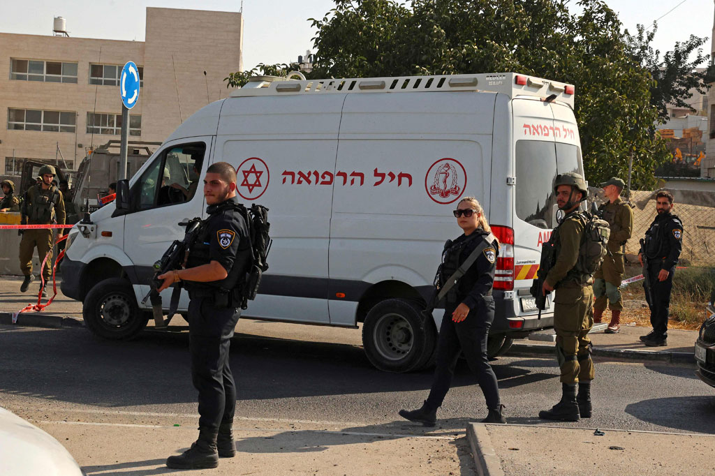 Tentara mengatakan rekannya yang terluka itu dievakuasi ke rumah sakit untuk perawatan medis, dalam keadaan sadar penuh, dan keluarganya telah diberitahu.